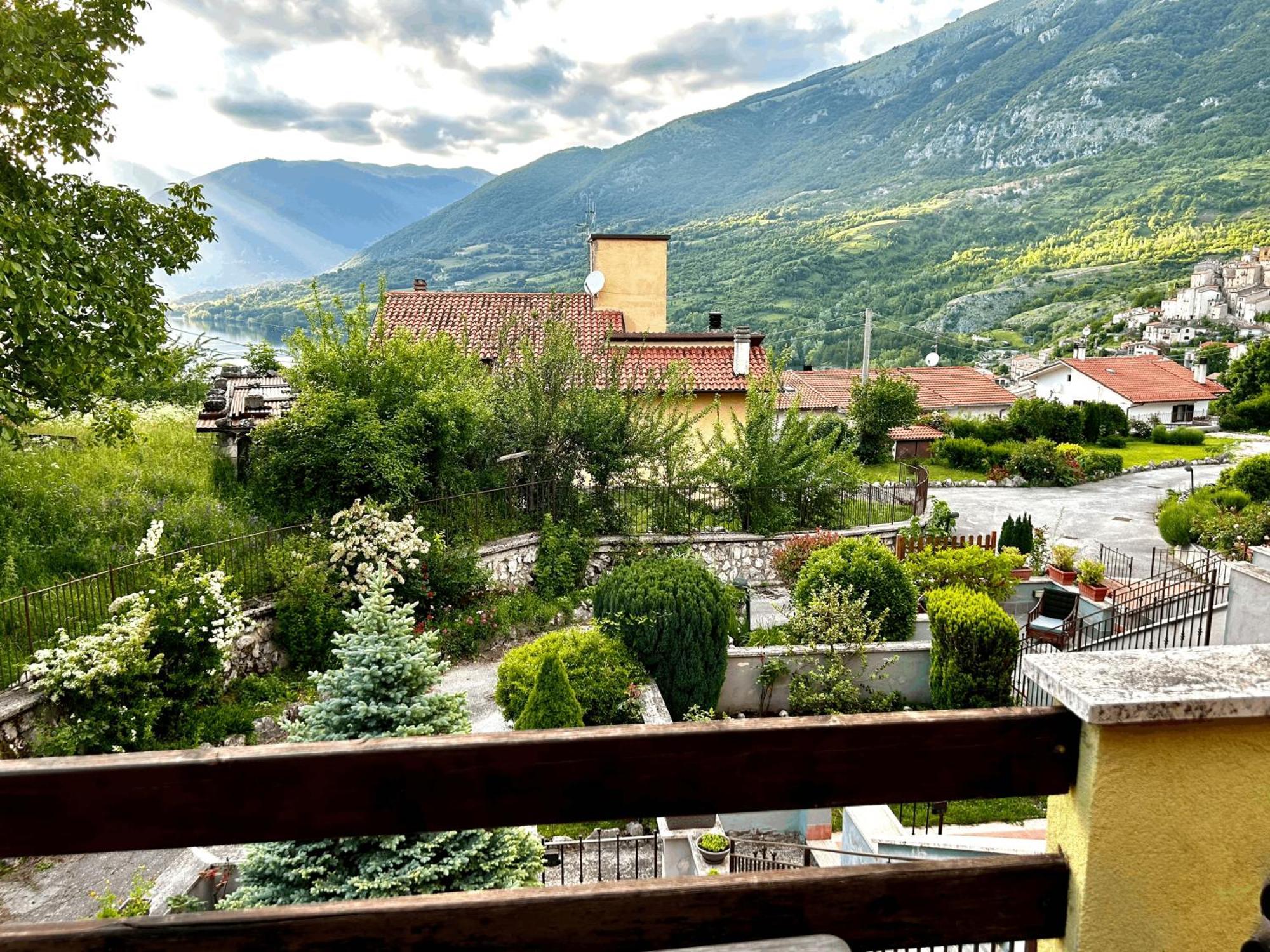 4Flats In Orto Di Venanzio Apartment Barrea Room photo