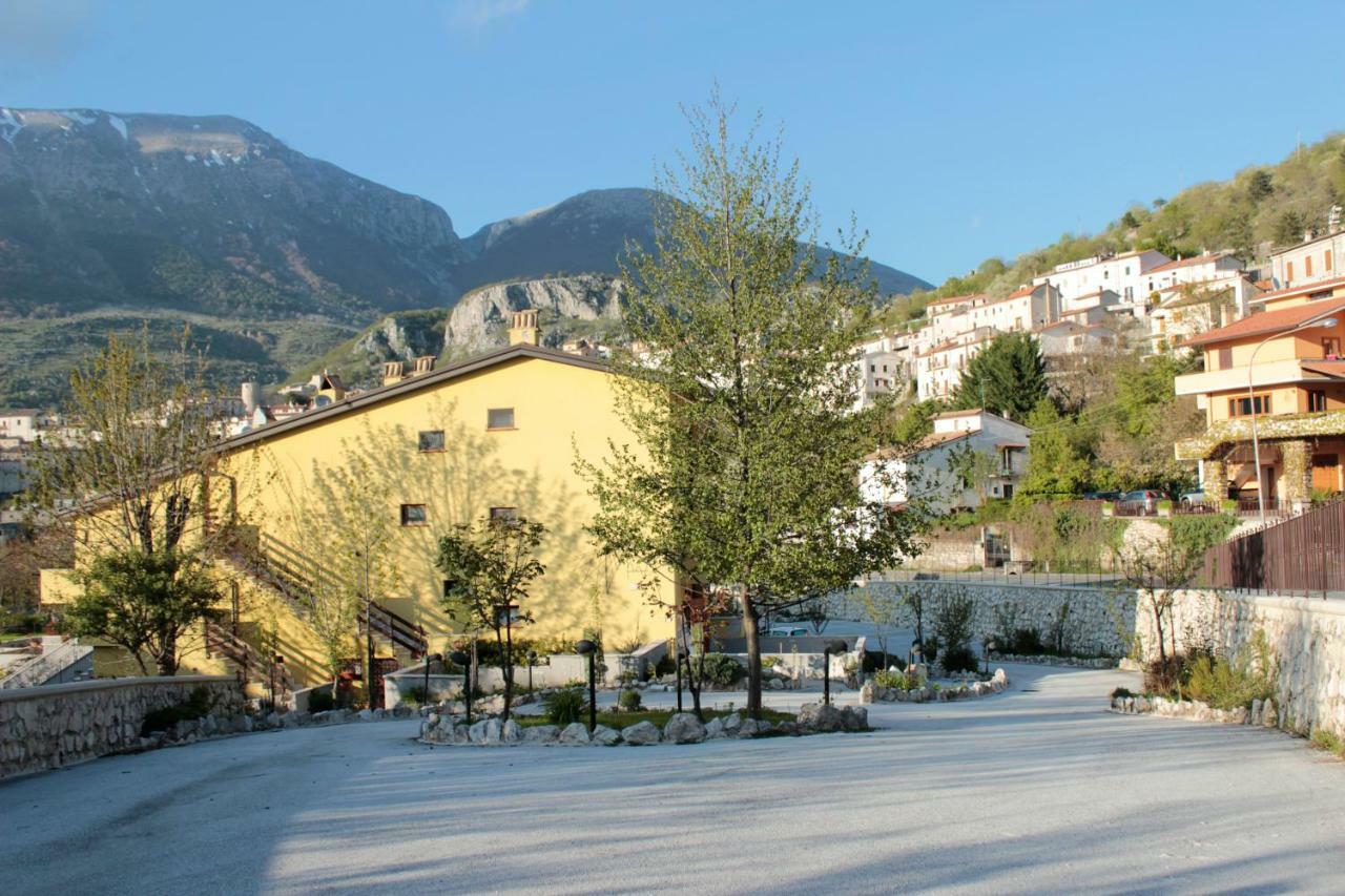4Flats In Orto Di Venanzio Apartment Barrea Exterior photo