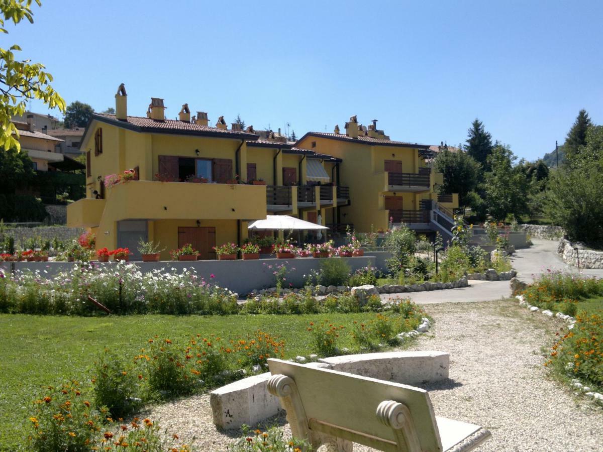 4Flats In Orto Di Venanzio Apartment Barrea Exterior photo